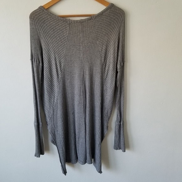 𝅺FREE People Grey Thermal Oversized Longsleeve Pull-over Slouchy Top Size Small - Picture 3 of 10